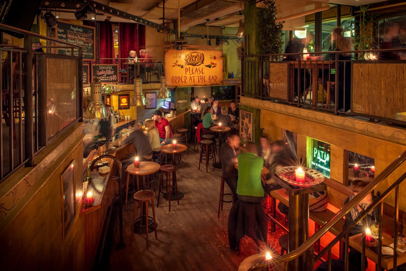 Treppe zur Bar