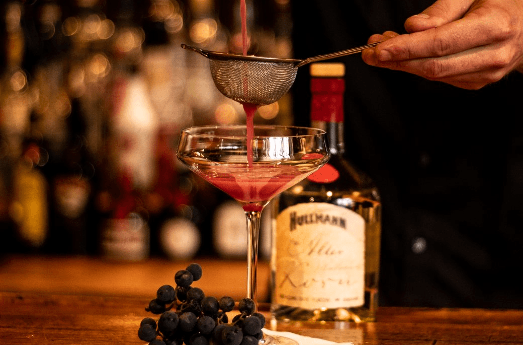 Cocktail wird im Patio Oldenburg frisch zubereitet